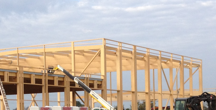 Construction de la charpente bois du bâtiment