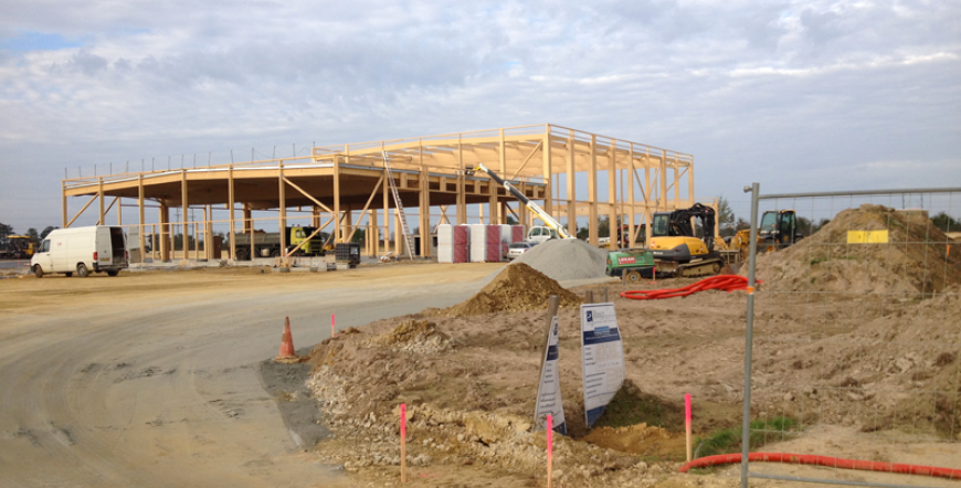 Construction de la charpente bois du bâtiment