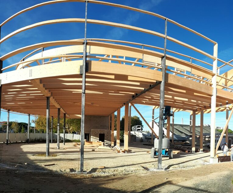 structure en bois pour un cinéma
