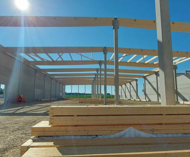 Structure en bois lamellé collé pour la plateforme logistique maisons du monde