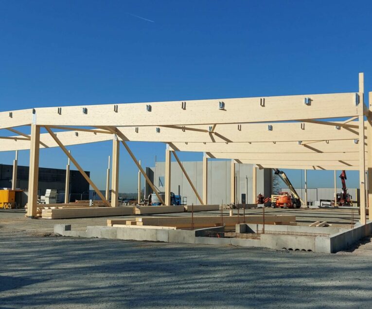 Structure en bois lamellé collé pour le projet sipo