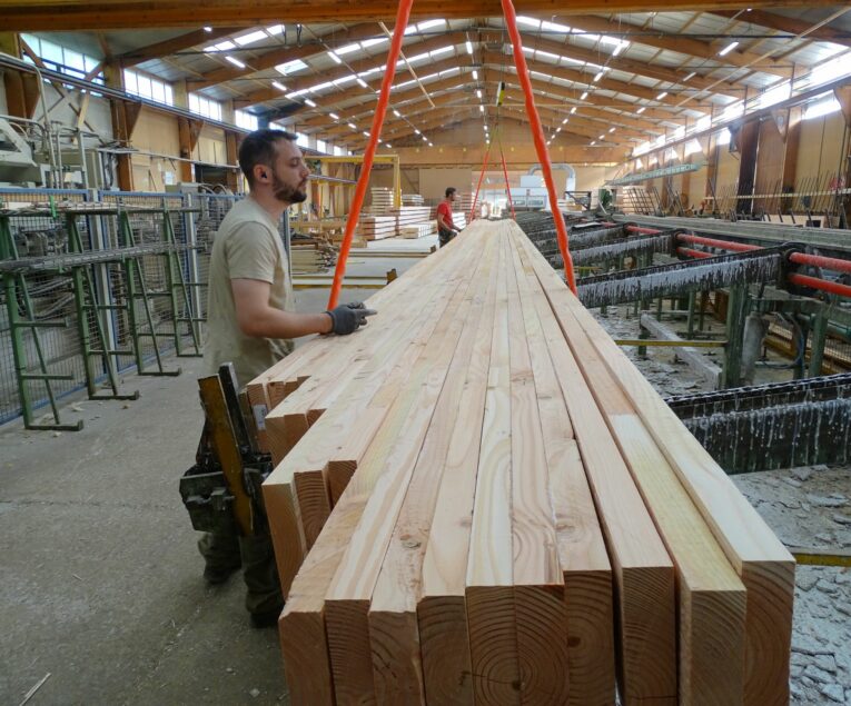 Fabrication bois lamellé collé - Atelier charpentes Fournier