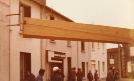 photo d'archive d'un chantier de construction des charpentes fournier
