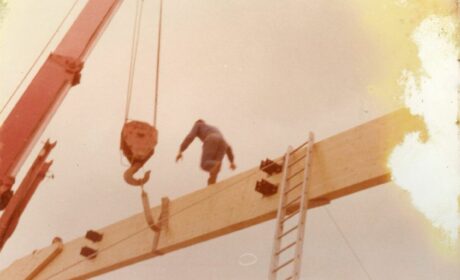 photo d'archive d'un chantier de construction des charpentes fournier