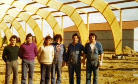 photo d'archive d'un chantier de construction des charpentes fournier