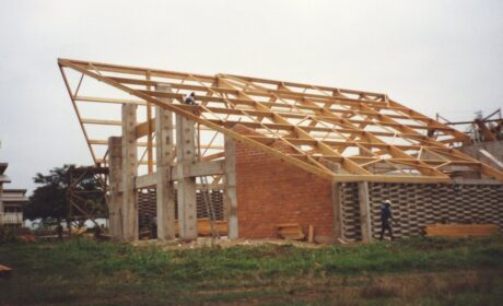photo d'archive d'un chantier de construction des charpentes fournier
