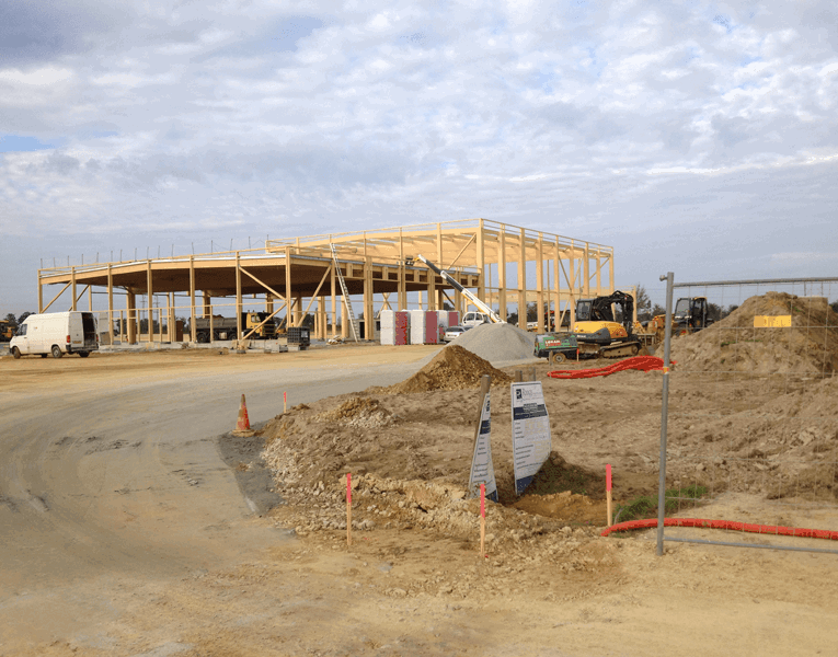 fabrication d'une structure en bois lamellé collé pour bâtiment industriel
