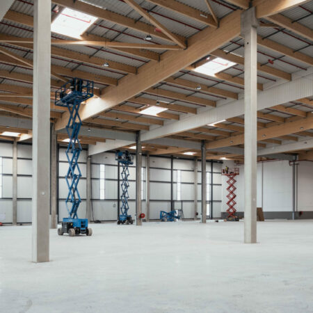 Charpente en bois lamellé collé pour entrepôt logistique