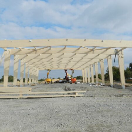 structure en bois lamellé collé pour un garage automobile