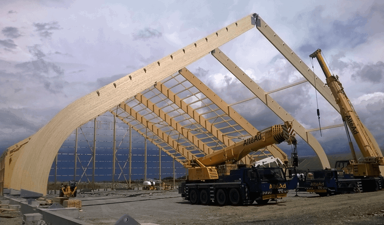 fabrication d'une charpente en bois lamellé collé pour un entrepot logistique