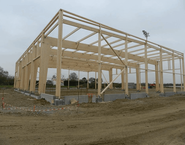 charpente en bois lamellé collé pour usine