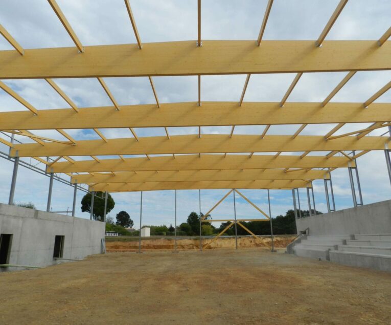 structure en bois lamellé collé pour une salle de sport